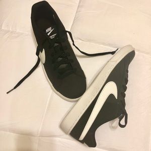 BNWOT Nike court royale shoes 9.5